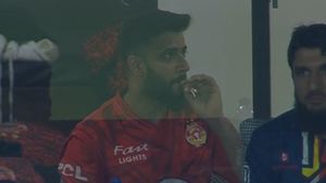 PSL Final 2024: 'CAUGHT SMOKING!' Imad Wasim spotted on camera lighting a cigarette after taking fifer