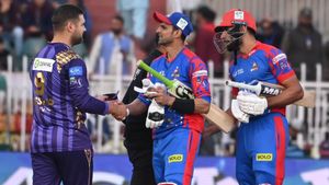 PSL 2024 Match Result: Karachi Kings Thrash Quetta Gladiators by Seven Wickets To Keep Their Playoffs Hope Alive