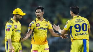 CSK and MS Dhoni dealt a Huge Blow! Star Pacer set to be Ruled Out for 4-5 Weeks