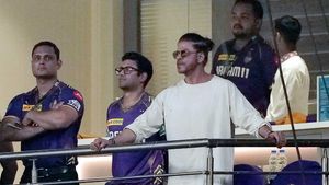 Shah Rukh Khan caught smoking on camera during KKR vs SRH nail-biter at Eden Gardens