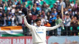 IND vs ENG: Shubman Gill 's Father not happy with son Batting at No. 3 for India