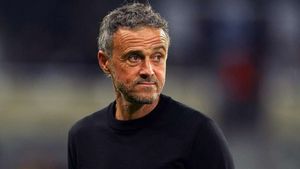 Luis Enrique calls for one last push as PSG aim for Coupe de France final