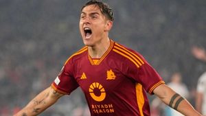 Ten-man Roma see off Serie A rivals AC Milan to book Europa League semi spot