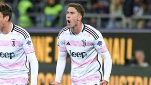 Juventus hit back from two goals down to salvage a draw at Cagliari