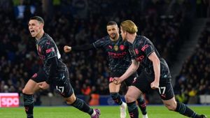 Brighton 0-4 Manchester City: Foden at the double as champions leapfrog Liverpool