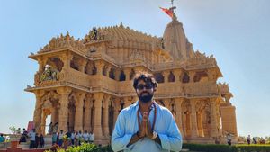 Hardik Pandya performs Rudrabhishek at Somnath Temple Ahead Of Mumbai Indians' IPL 2024 Match Against Delhi Capitals