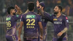 IPL 2024: Sunil Gavaskar casts doubt on Teenager during KKR vs DC Match