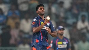Mayank Yadav Fastest Ball in IPL 2024: Top 10 Quickest Deliveries Bowled by Lucknow Super Giants Speedster