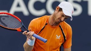 Andy Murray fumes at umpire amid severe weather at Geneva Open