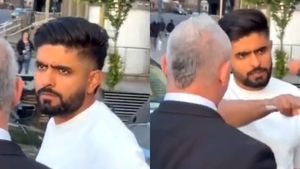 Babar Azam Viral Video: Pakistan Captain Caught Shouting in Anger At Fans in Cardiff