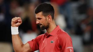 Djokovic battles into second round of French Open after Herbert triumph