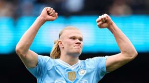 Manchester City 5-1 Wolves: Haaland scores four as rampant Citizens respond to Arsenal win