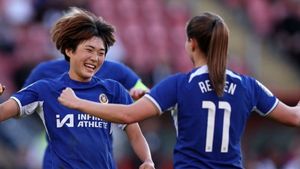 Tottenham 0-1 Chelsea: Blues back on top of WSL with victory