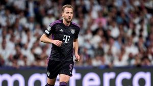 Harry Kane to miss Bundesliga finale after seeking treatment on back injury