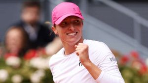 Iga Swiatek races into Madrid Open final with dominant win over Madison Keys