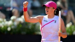 Swiatek passes Kerber test to reach Italian Open quarter-finals