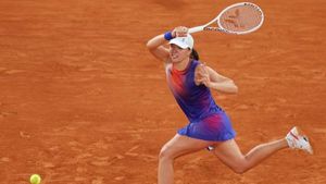 Swiatek celebrates birthday with routine win over Bouzkova