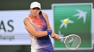 Swiatek sets up Osaka showdown at Roland Garros after soaring past Jeanjean
