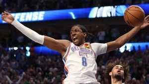 NBA Playoffs: Thunder get even with Mavs, Celtics go up 3-1