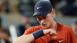 Sinner thrashes home favourite Gasquet to make French Open third round
