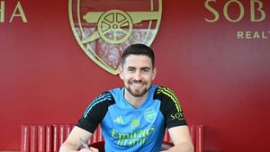Arsenal hand Jorginho one-year contract extension