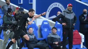 Jurgen Klopp: Premier League cannot continue with current version of VAR