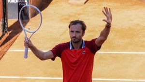 Daniil Medvedev pushed all the way to avoid third-round scare in Italian Open