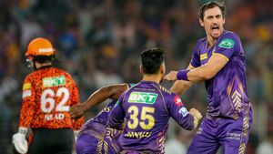 KKR vs SRH IPL 2024 Final: Big match player Mitchell Starc rattles Hyderabad top-order to set Twitter on fire - Watch