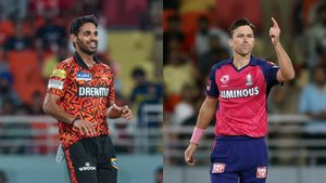 Most Wickets in 1st Over in IPL: Bhuvneshwar Ties Boult Record With Double Strike in SRH vs RR IPL 2024 Match