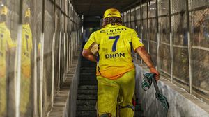 IPL 2024 Fact Check: MS Dhoni wearing Waist Belt for the First Time for CSK?