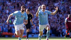 Manchester City 3-1 West Ham: Foden scores twice as champions retain title