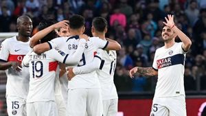 Metz 0-2 Paris Saint-Germain: Ligue 1 champions make history with unbeaten away run