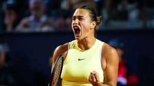 Sabalenka overcomes injury concerns to reach Rome semi-finals