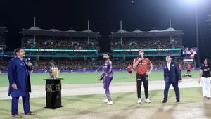 KKR vs SRH, IPL 2024 Final: Shreyas Iyer Twirl during Toss goes Viral - Watch