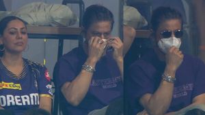 Why is Shah Rukh Khan Wearing Mask During IPL Final 2024?