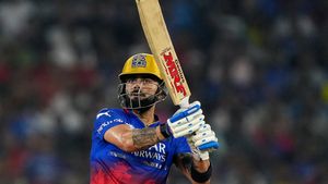 Virat Kohli Creates History Again; Becomes First Player to Reach 8000 Runs in IPL