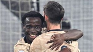Nice 1-2 Paris Saint-Germain: Teenager Zague scores as champions end hosts' top-four hopes
