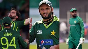 IND vs PAK: Shahid Afridi comes up with 'Damad' Theory during Babar Azam criticism - Watch