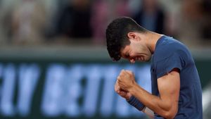 Carlos Alcaraz sets up Jannik Sinner showdown in French Open semi-finals after dismantling Tsitsipas