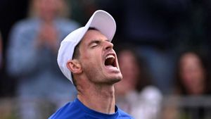 Andy Murray celebrates 1,000th ATP match with Queen's Club Championships triumph over Alexei Popyrin