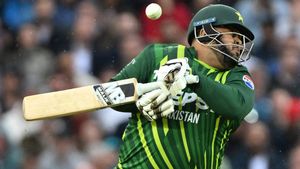 T20 World Cup: Four instances in 4th T20I vs England which proves why Azam Khan shouldn't be in Pakistan squad