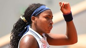Gauff battles past Jabeur to seal French Open semi-final spot