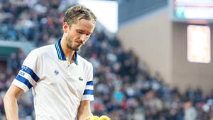Daniil Medvedev survives early scare to beat Nuno Borges at Halle Open