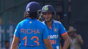 INDW vs SAW: Watch - Harmanpreet Kaur smashes two fours and a six in 50th over to complete sixth ODI hundred