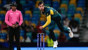 IND vs AUS: Australia to drop their top-ranked T20I bowler for Mitchell Starc in must-win match vs India?