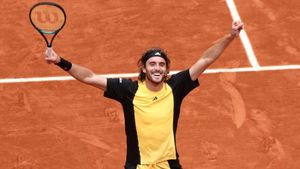 Tsitsipas sets up Alcaraz clash with last-16 win over Arnaldi