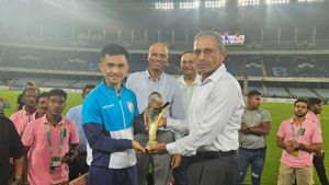 Sunil Chhetri felicitated by Eastern Command of Indian Army after Farewell Match