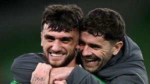 Parrott downs Hungary with last-gasp winner for Ireland as Euro 2024 preparations ramp up