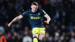 Newcastle sell youngsters Minteh and Anderson to comply with Premier League financial rules