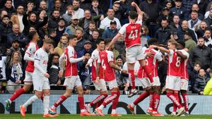 Arsenal midfielder on his way out as Sevilla agree deal on loan with €12 million clause